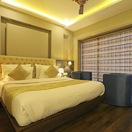 The Ivy Grand Hotel In City Centre With Free Secured Parking Ню Делхи Екстериор снимка
