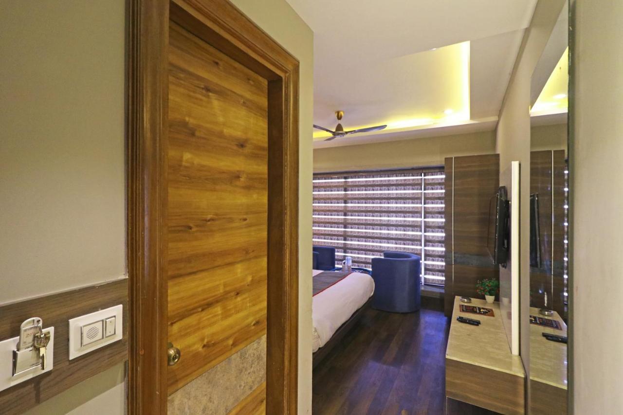 The Ivy Grand Hotel In City Centre With Free Secured Parking Ню Делхи Екстериор снимка