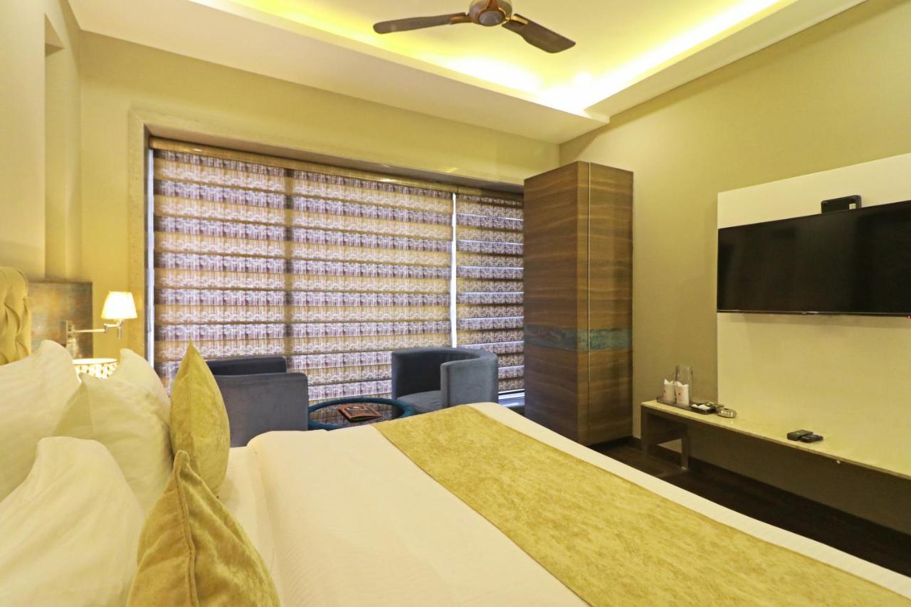 The Ivy Grand Hotel In City Centre With Free Secured Parking Ню Делхи Екстериор снимка