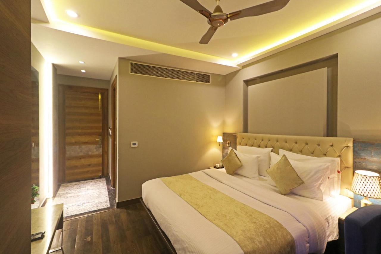 The Ivy Grand Hotel In City Centre With Free Secured Parking Ню Делхи Екстериор снимка