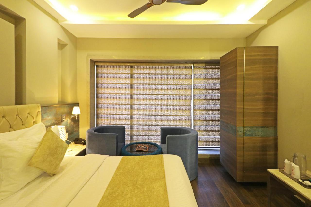 The Ivy Grand Hotel In City Centre With Free Secured Parking Ню Делхи Екстериор снимка