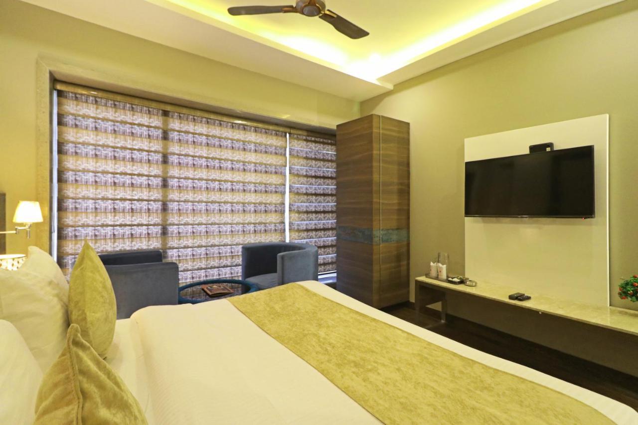 The Ivy Grand Hotel In City Centre With Free Secured Parking Ню Делхи Екстериор снимка