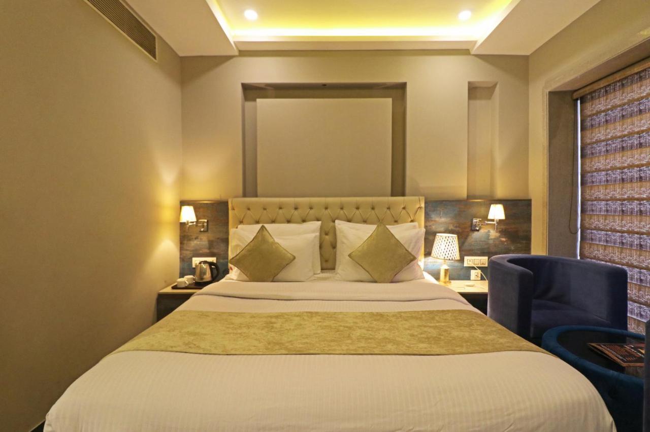 The Ivy Grand Hotel In City Centre With Free Secured Parking Ню Делхи Екстериор снимка