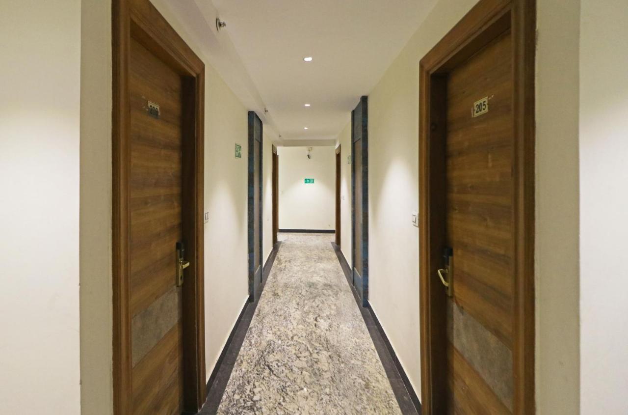 The Ivy Grand Hotel In City Centre With Free Secured Parking Ню Делхи Екстериор снимка