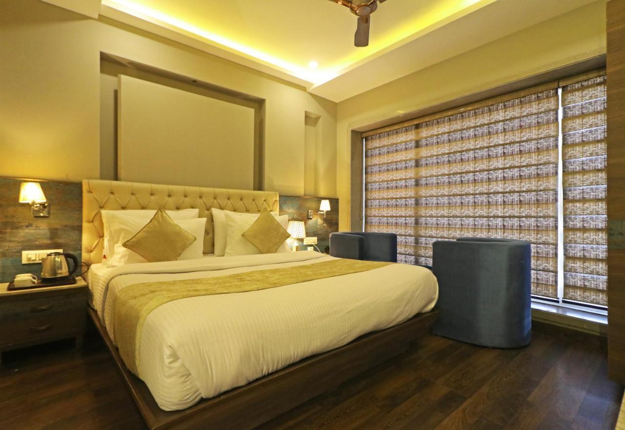 The Ivy Grand Hotel In City Centre With Free Secured Parking Ню Делхи Екстериор снимка
