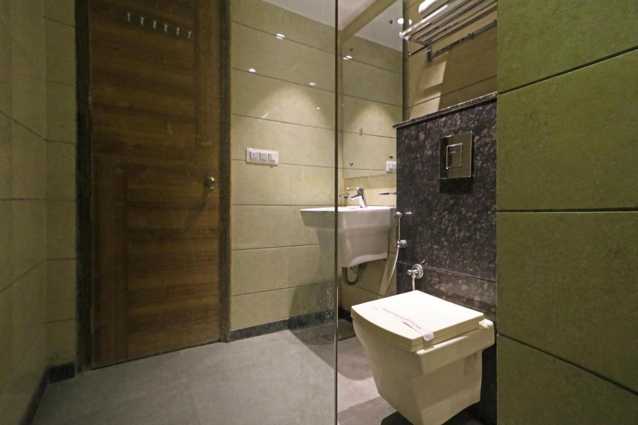 The Ivy Grand Hotel In City Centre With Free Secured Parking Ню Делхи Екстериор снимка