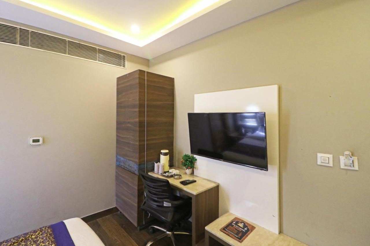 The Ivy Grand Hotel In City Centre With Free Secured Parking Ню Делхи Екстериор снимка