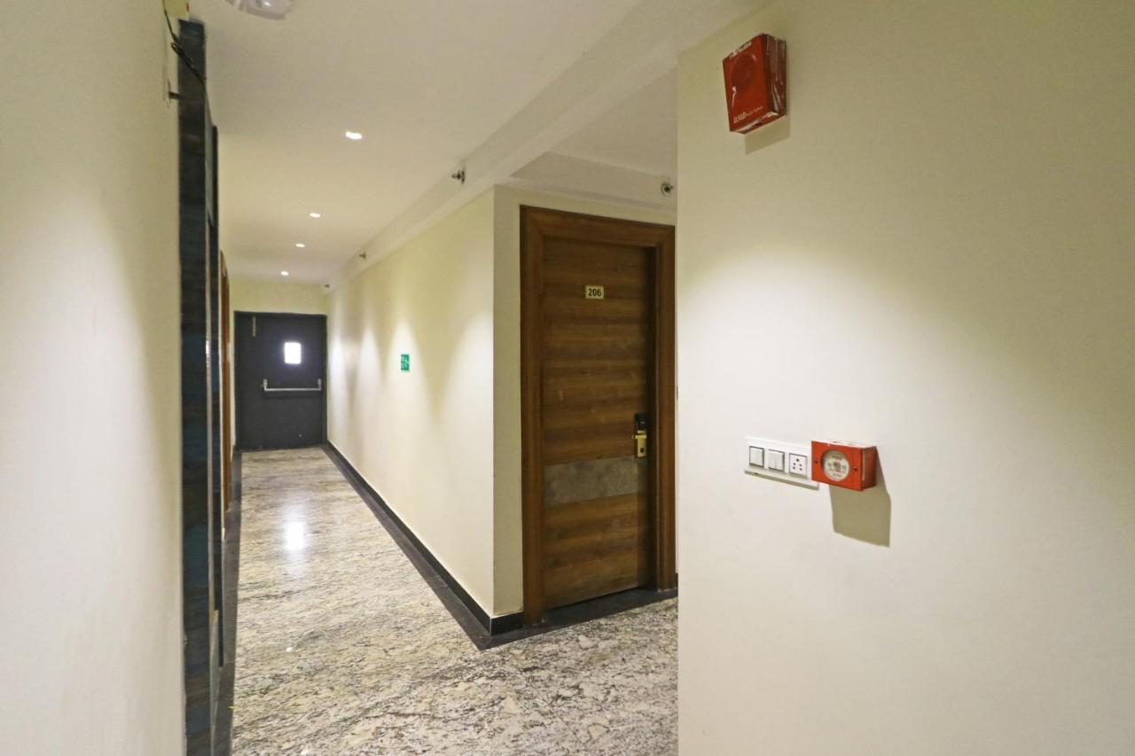 The Ivy Grand Hotel In City Centre With Free Secured Parking Ню Делхи Екстериор снимка