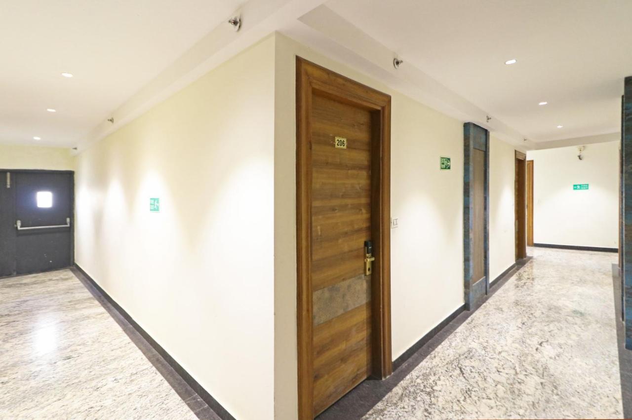 The Ivy Grand Hotel In City Centre With Free Secured Parking Ню Делхи Екстериор снимка