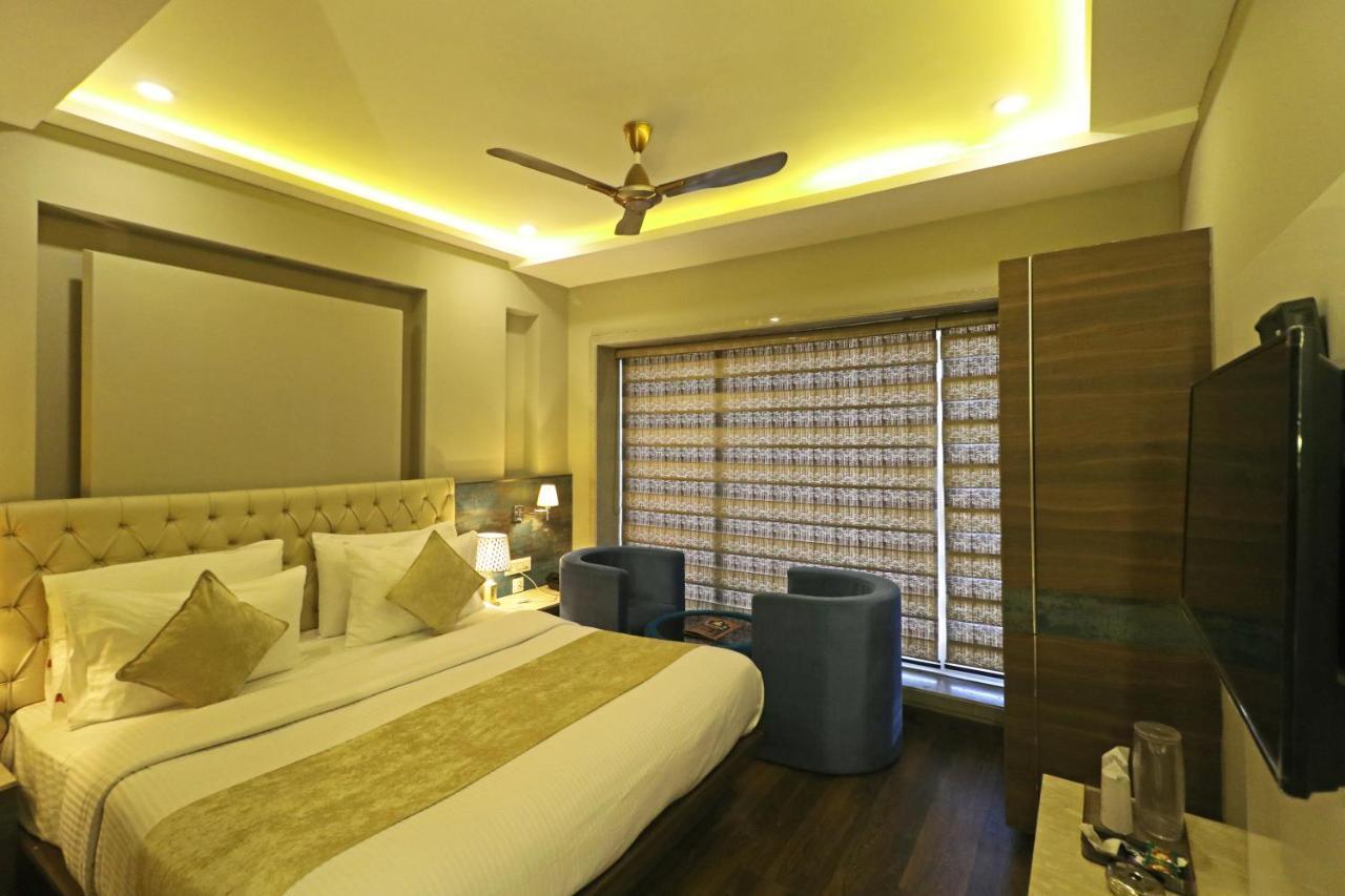 The Ivy Grand Hotel In City Centre With Free Secured Parking Ню Делхи Екстериор снимка