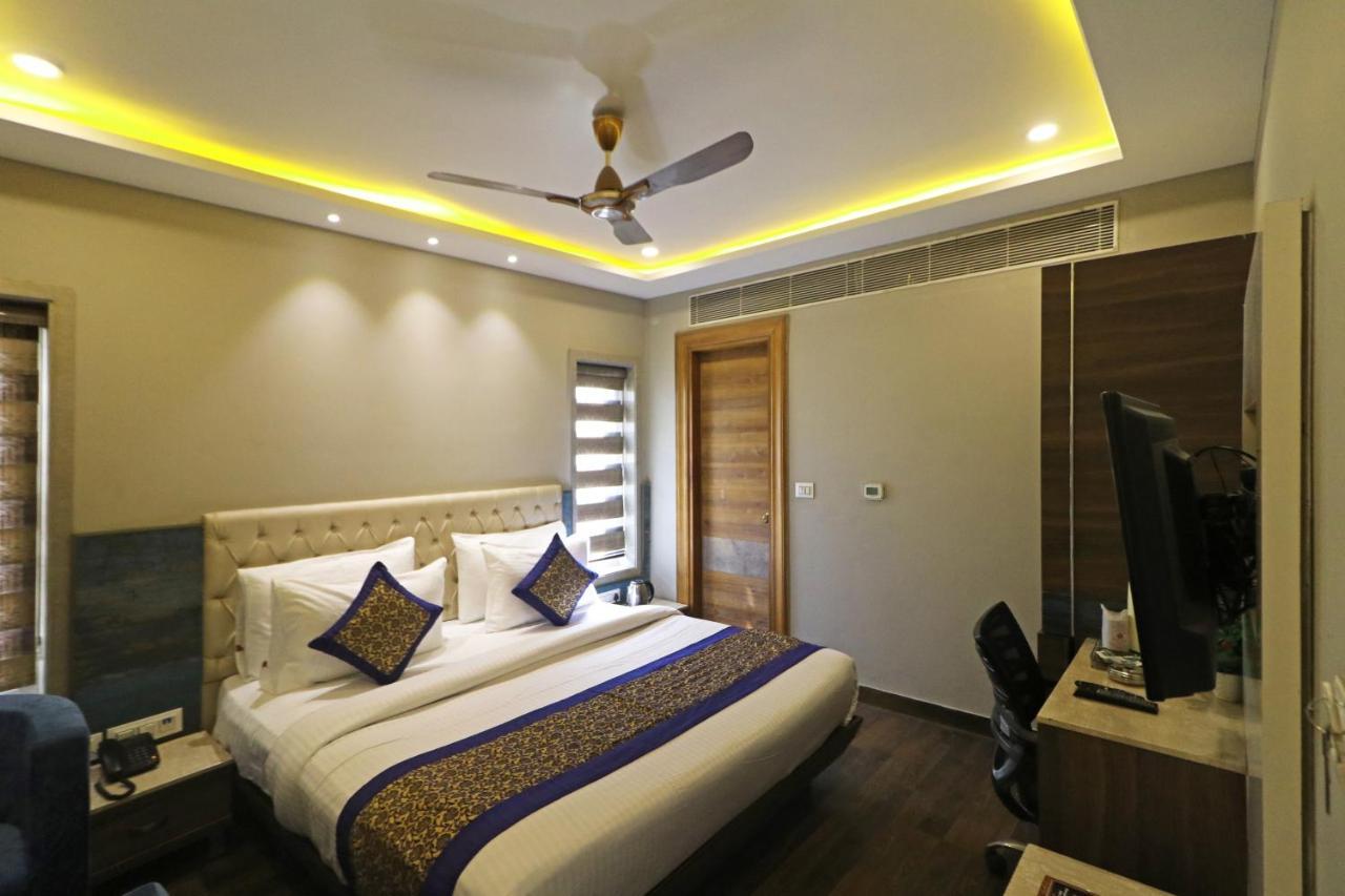 The Ivy Grand Hotel In City Centre With Free Secured Parking Ню Делхи Екстериор снимка