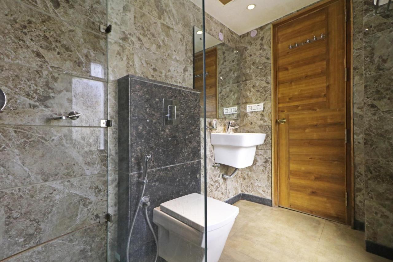 The Ivy Grand Hotel In City Centre With Free Secured Parking Ню Делхи Екстериор снимка