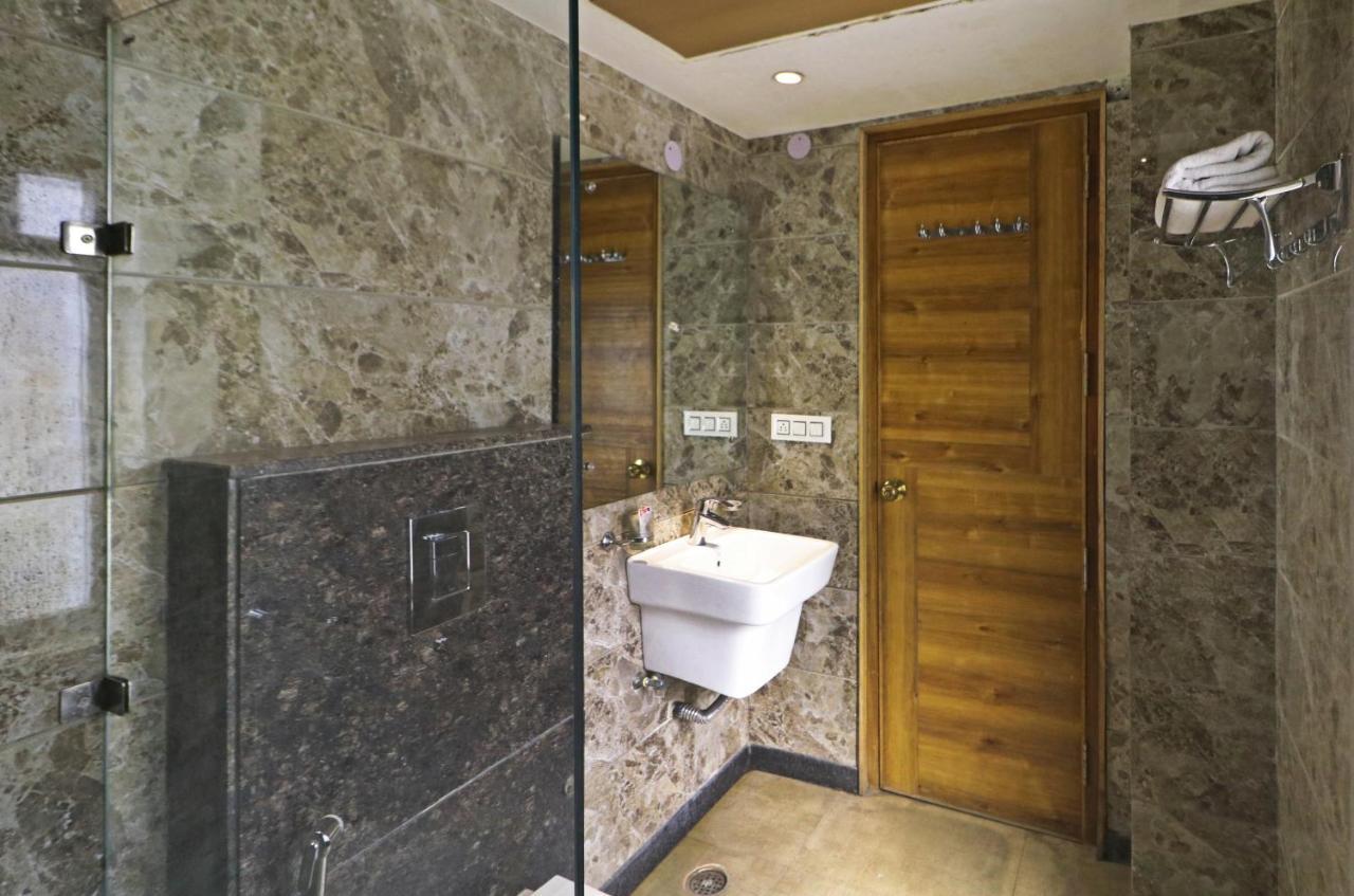 The Ivy Grand Hotel In City Centre With Free Secured Parking Ню Делхи Екстериор снимка
