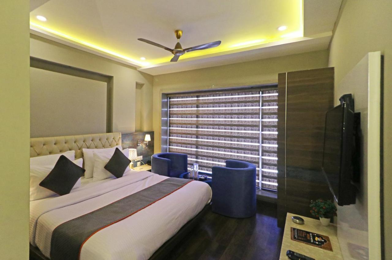 The Ivy Grand Hotel In City Centre With Free Secured Parking Ню Делхи Екстериор снимка