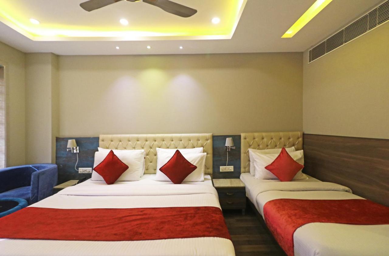 The Ivy Grand Hotel In City Centre With Free Secured Parking Ню Делхи Екстериор снимка