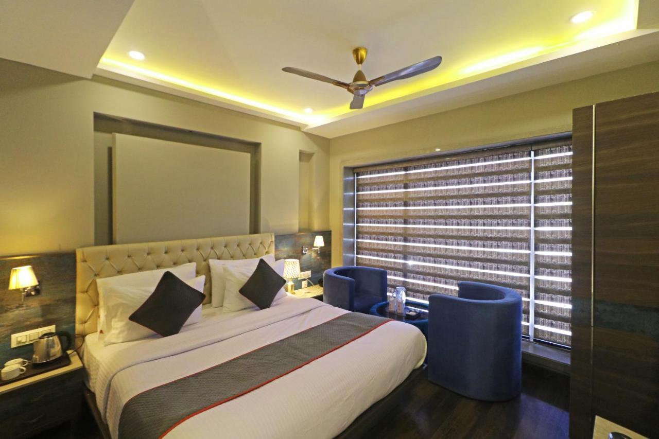 The Ivy Grand Hotel In City Centre With Free Secured Parking Ню Делхи Екстериор снимка