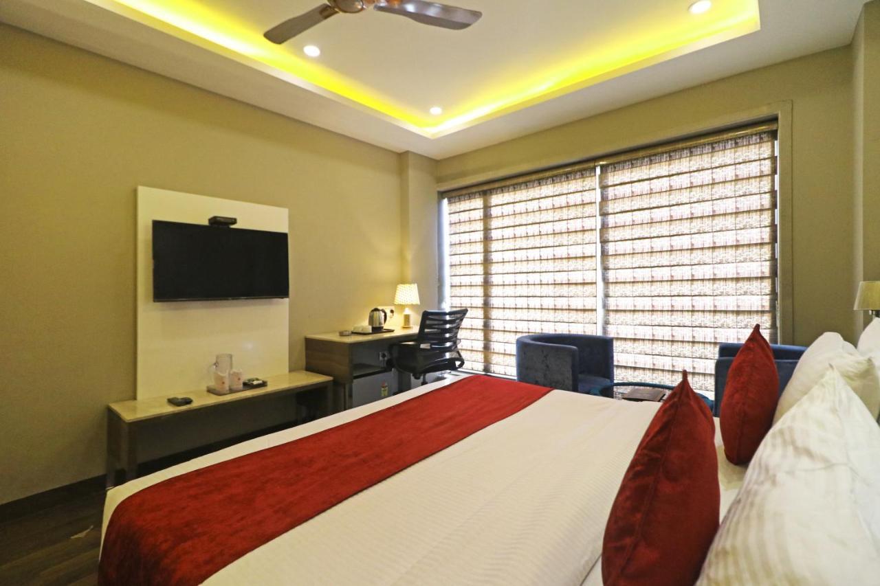 The Ivy Grand Hotel In City Centre With Free Secured Parking Ню Делхи Екстериор снимка