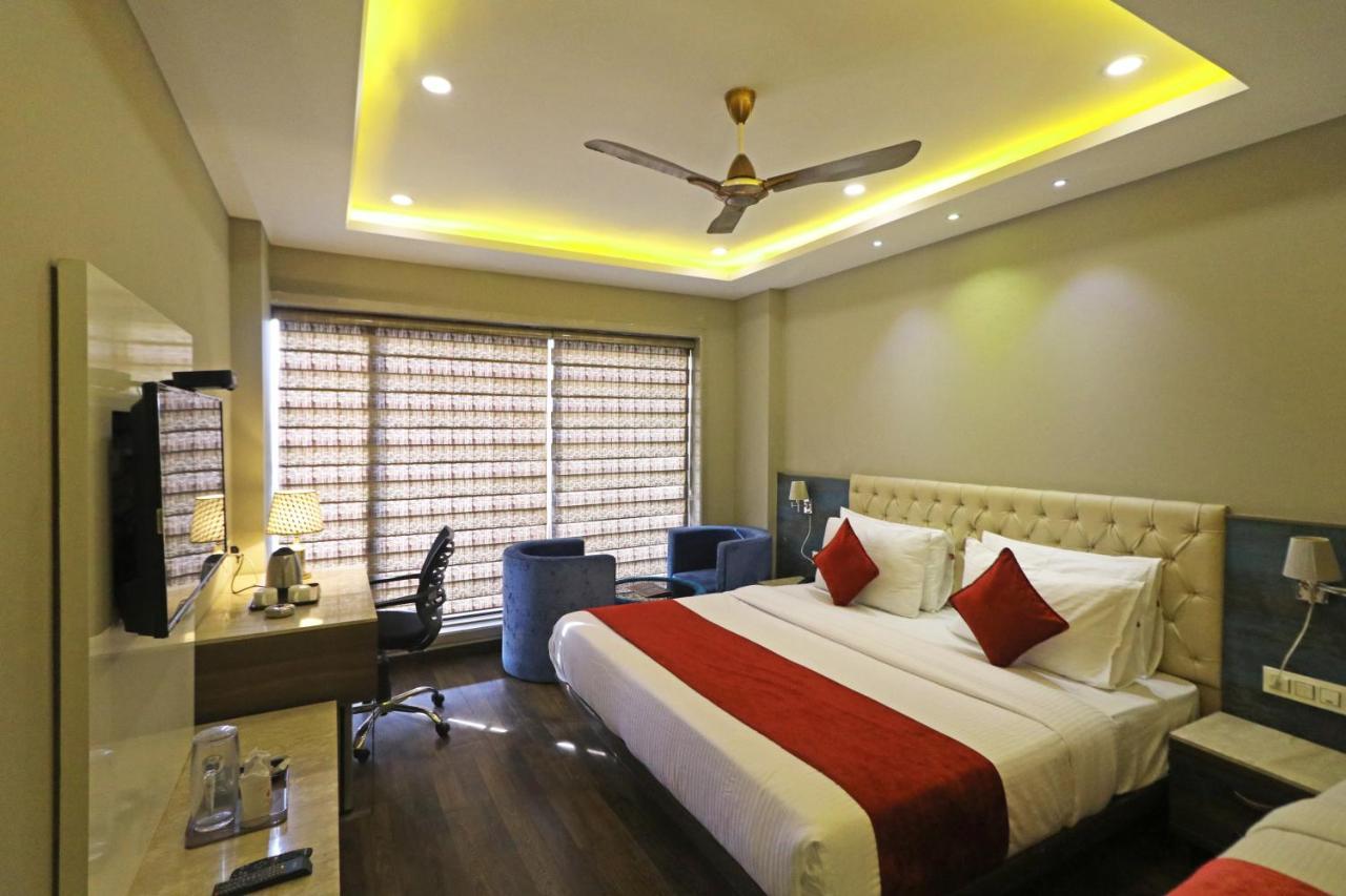 The Ivy Grand Hotel In City Centre With Free Secured Parking Ню Делхи Екстериор снимка