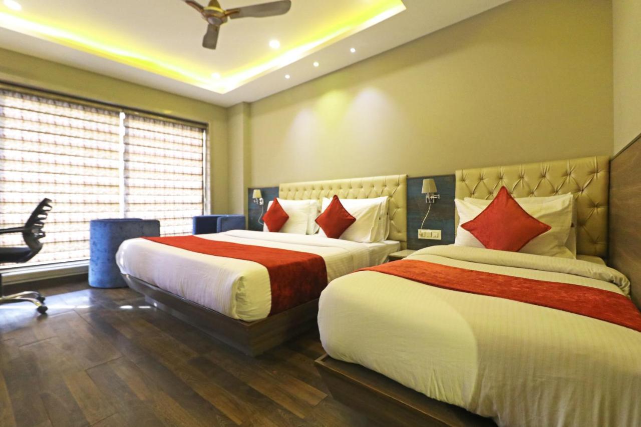 The Ivy Grand Hotel In City Centre With Free Secured Parking Ню Делхи Екстериор снимка