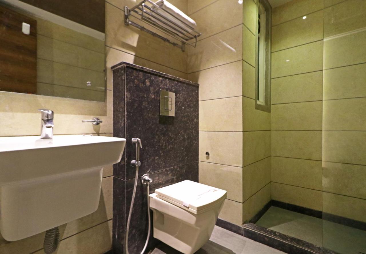 The Ivy Grand Hotel In City Centre With Free Secured Parking Ню Делхи Екстериор снимка